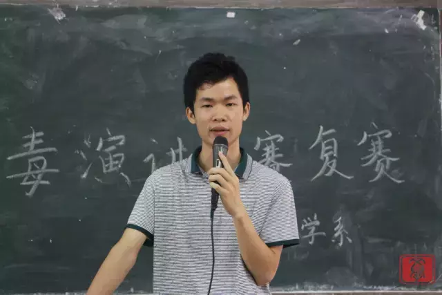 第一名 13级汉语言文学2班的梁家裕