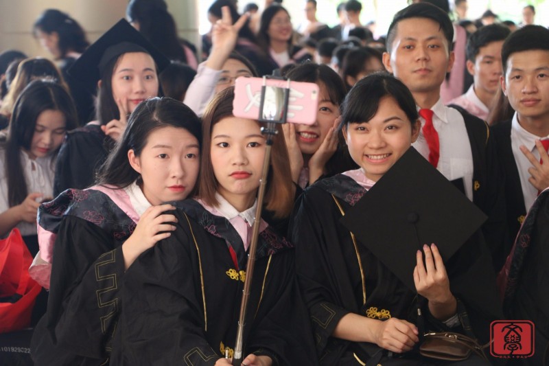我们毕业了 (2).jpg 我们毕业了 (2).jpg
